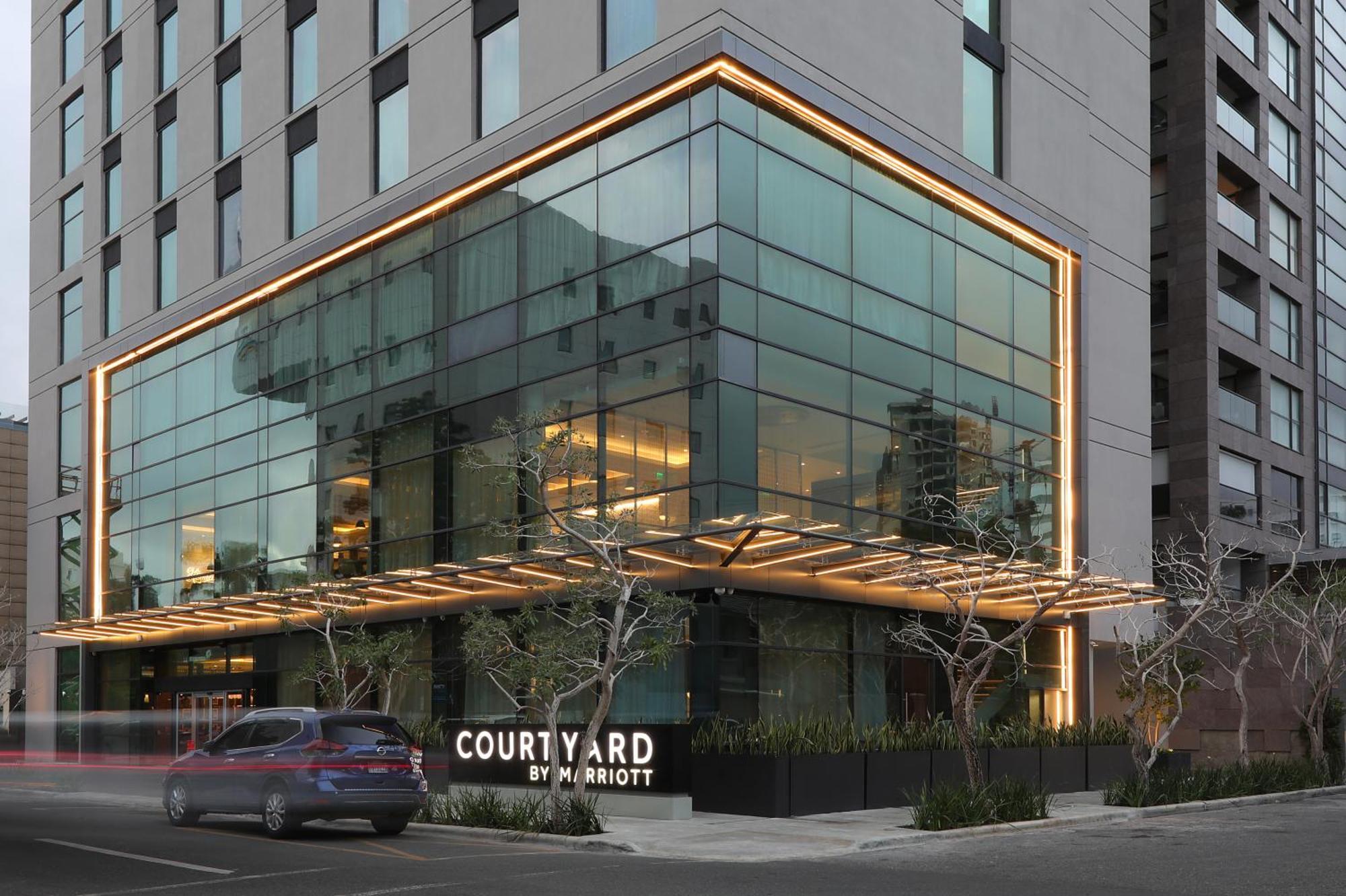 Hotel Courtyard By Marriott Santo Domingo Piantini Exterior foto